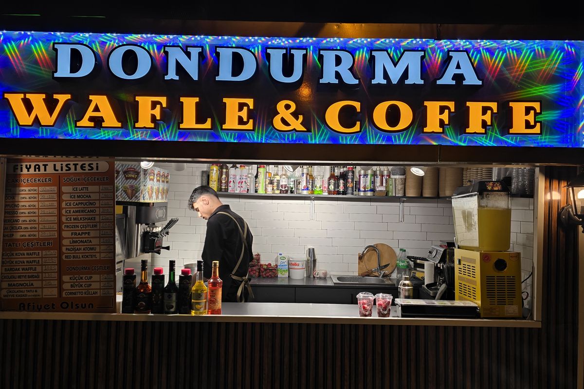Patronus Pizza dondurma waffle kahve köşesi